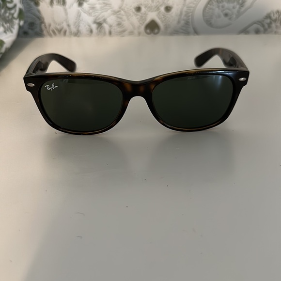 Ray-Ban New Wayfarer Sunglasses - Picture 2 of 7